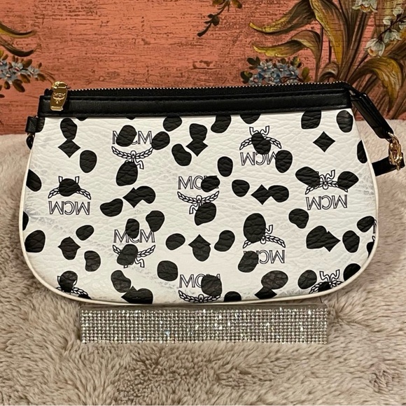 MCM x LOVELESS Collaboration Zip
Pouch/Clutch